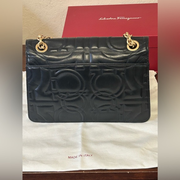 🎉🎉Hp🎉Ferragamo Quilted Gancini Shoulder Bag - Picture 4 of 16